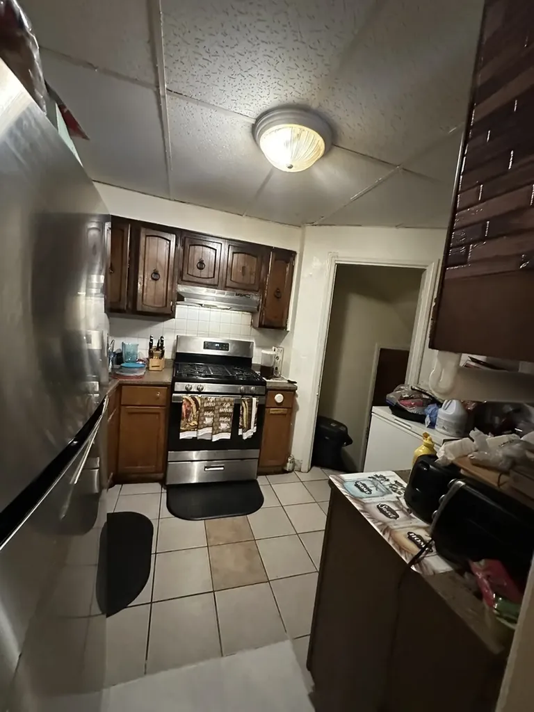 9742 South Hoxie Avenue Chicago IL 60617