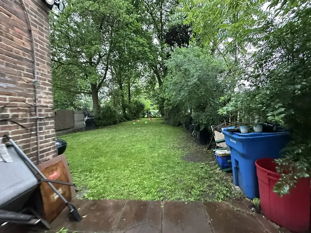 9742 South Hoxie Avenue Chicago IL 60617