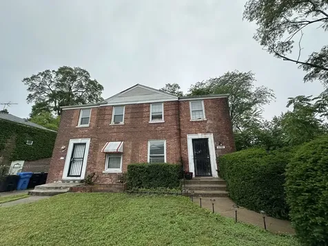 9742 South Hoxie Avenue Chicago IL 60617
