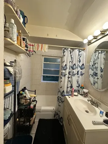 9742 South Hoxie Avenue Chicago IL 60617