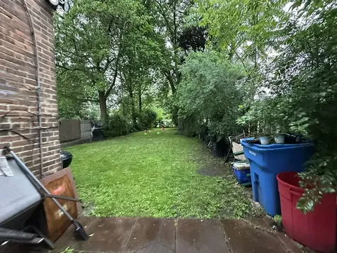 9742 South Hoxie Avenue Chicago IL 60617