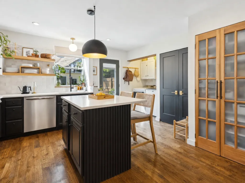979 West Cullerton Street Chicago IL 60608