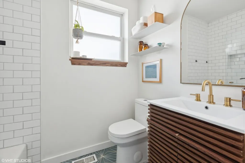 979 West Cullerton Street Chicago IL 60608