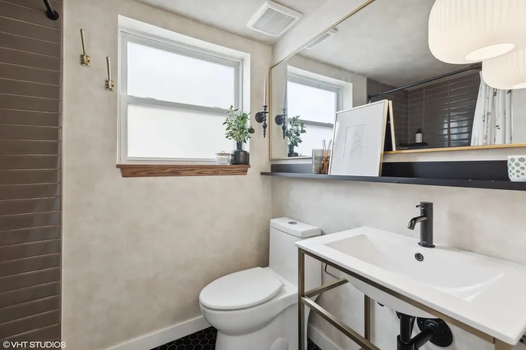 979 West Cullerton Street Chicago IL 60608