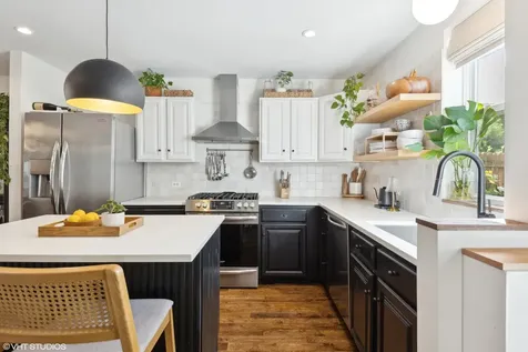 979 West Cullerton Street Chicago IL 60608