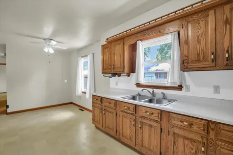 207 East Ensey Street Tuscola IL 61953