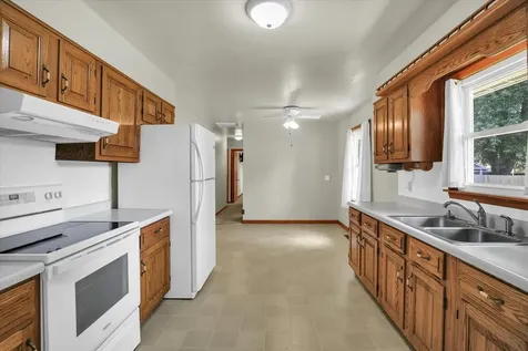 207 East Ensey Street Tuscola IL 61953