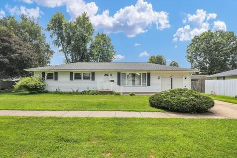 207 East Ensey Street Tuscola IL 61953