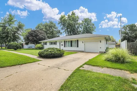 207 East Ensey Street Tuscola IL 61953