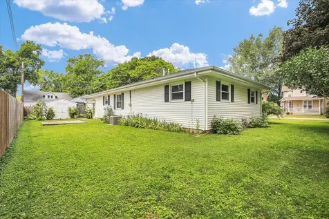 207 East Ensey Street Tuscola IL 61953