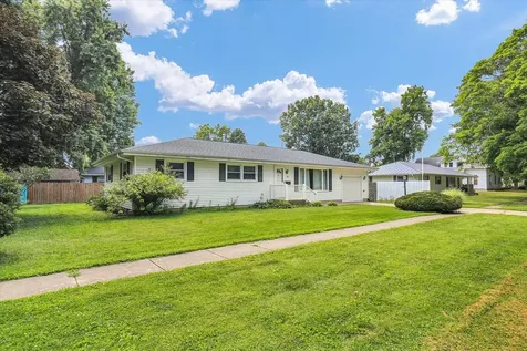 207 East Ensey Street Tuscola IL 61953