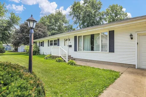 207 East Ensey Street Tuscola IL 61953