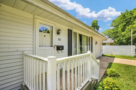 207 East Ensey Street Tuscola IL 61953