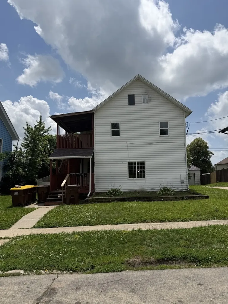 609 West Pleasant Street Freeport IL 61032