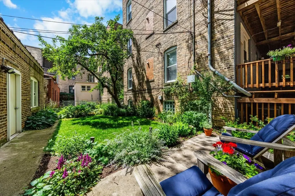 1449 West Rosemont Avenue Chicago IL 60660