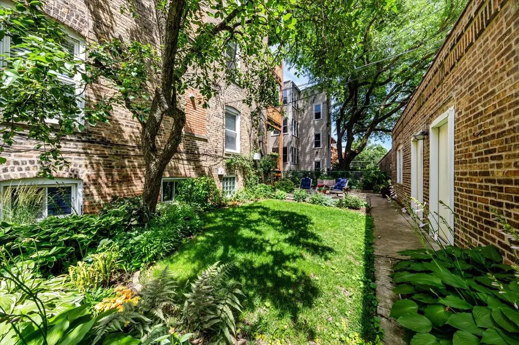 1449 West Rosemont Avenue Chicago IL 60660