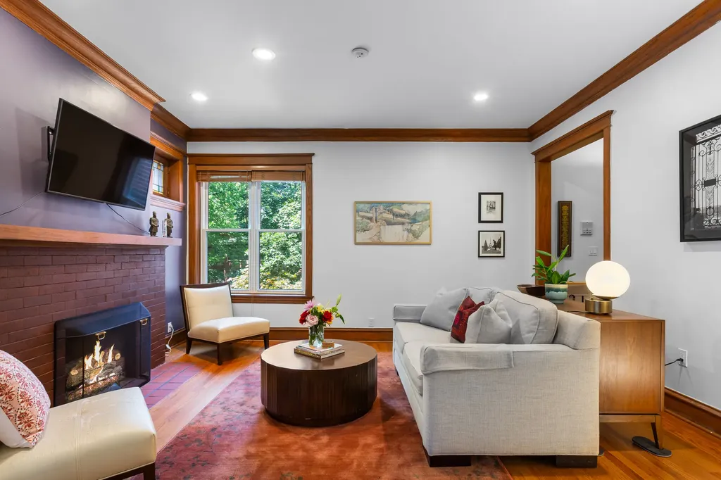 1449 West Rosemont Avenue Chicago IL 60660