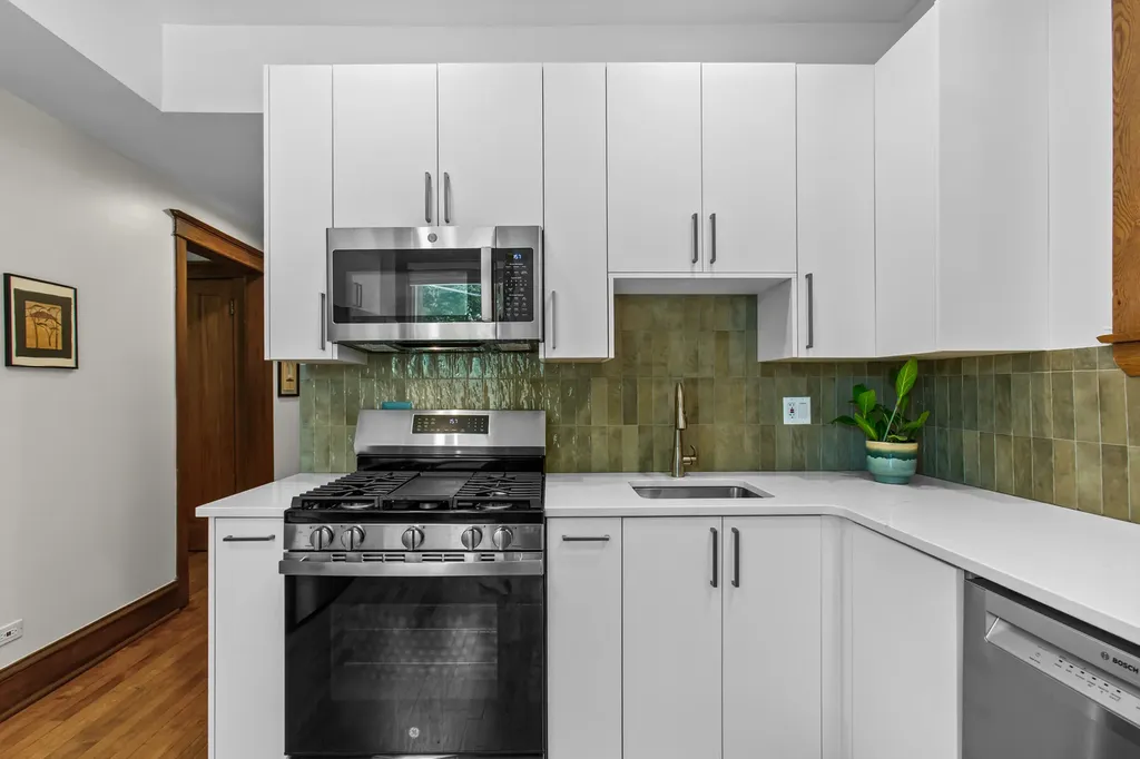 1449 West Rosemont Avenue Chicago IL 60660