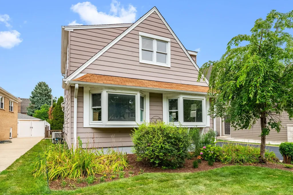 537 North Walnut Street Elmhurst IL 60126