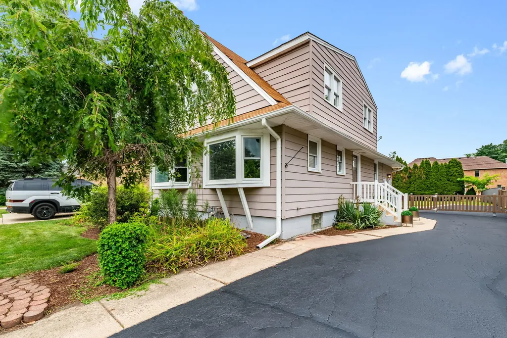 537 North Walnut Street Elmhurst IL 60126