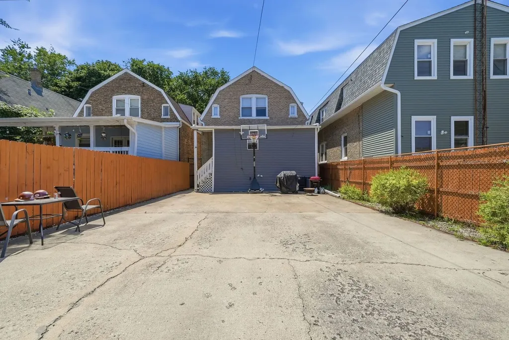 1235 North Harding Avenue Chicago IL 60651