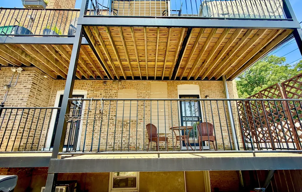 3049 West Grace Street Chicago IL 60618
