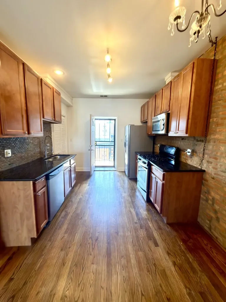 3049 West Grace Street Chicago IL 60618
