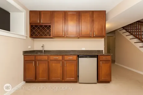 815 West Newport Avenue Chicago IL 60657