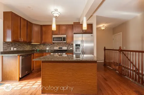 815 West Newport Avenue Chicago IL 60657