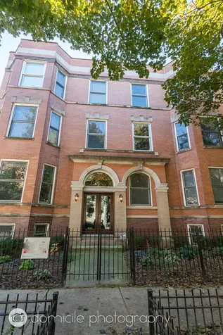 815 West Newport Avenue Chicago IL 60657