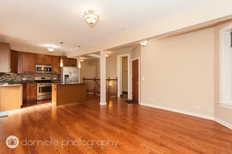 815 West Newport Avenue Chicago IL 60657