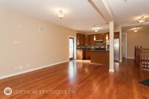 815 West Newport Avenue Chicago IL 60657