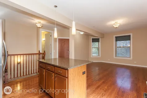 815 West Newport Avenue Chicago IL 60657