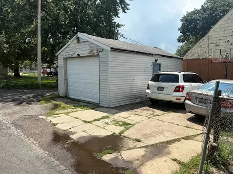 1910 West Butler Street Peoria IL 61605