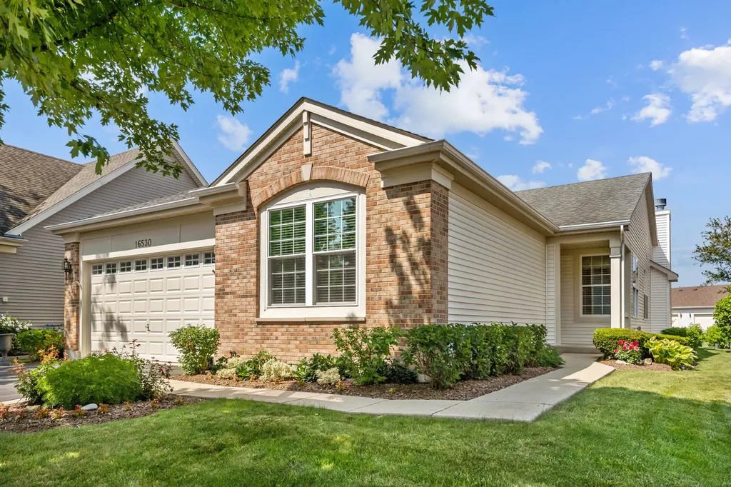 16530 Grandwood Lake Drive Crest Hill IL 60403
