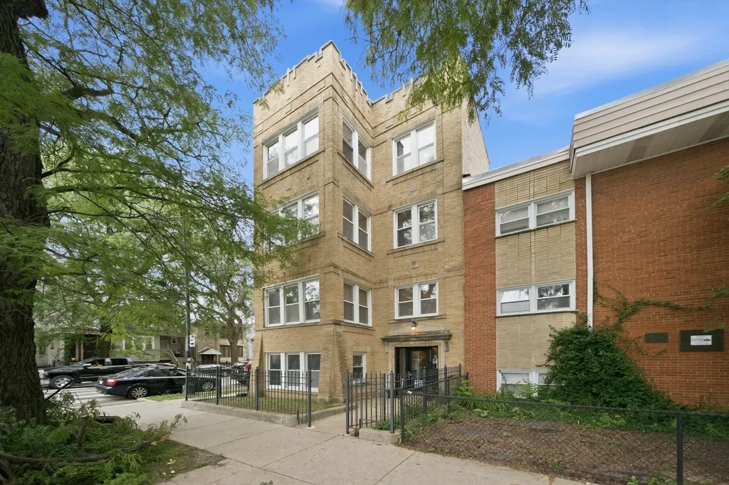 3358 West Hutchinson Street Chicago IL 60618