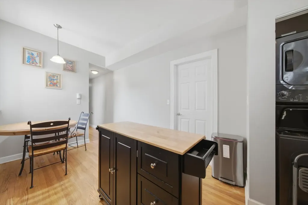 3358 West Hutchinson Street Chicago IL 60618