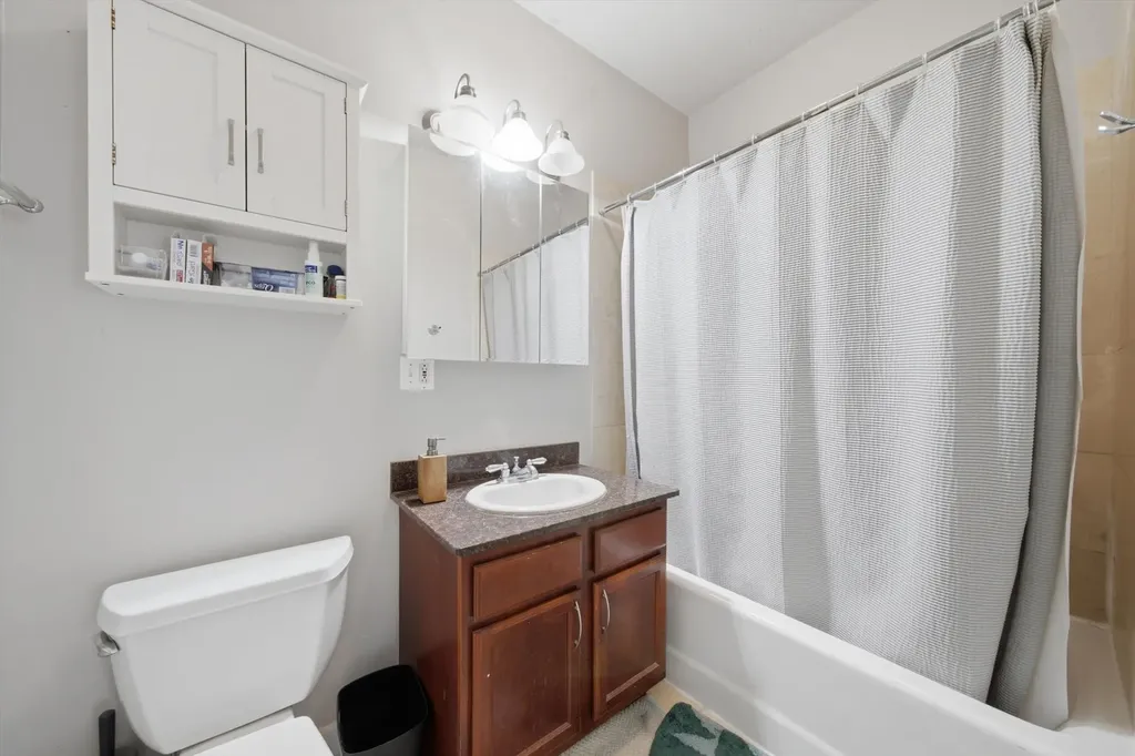 3358 West Hutchinson Street Chicago IL 60618