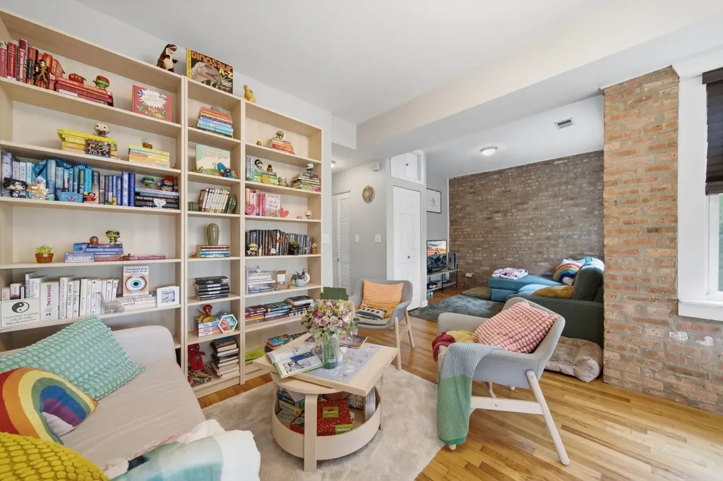 3358 West Hutchinson Street Chicago IL 60618