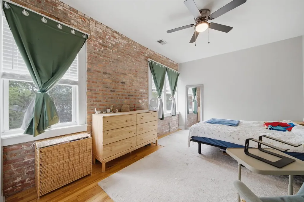 3358 West Hutchinson Street Chicago IL 60618