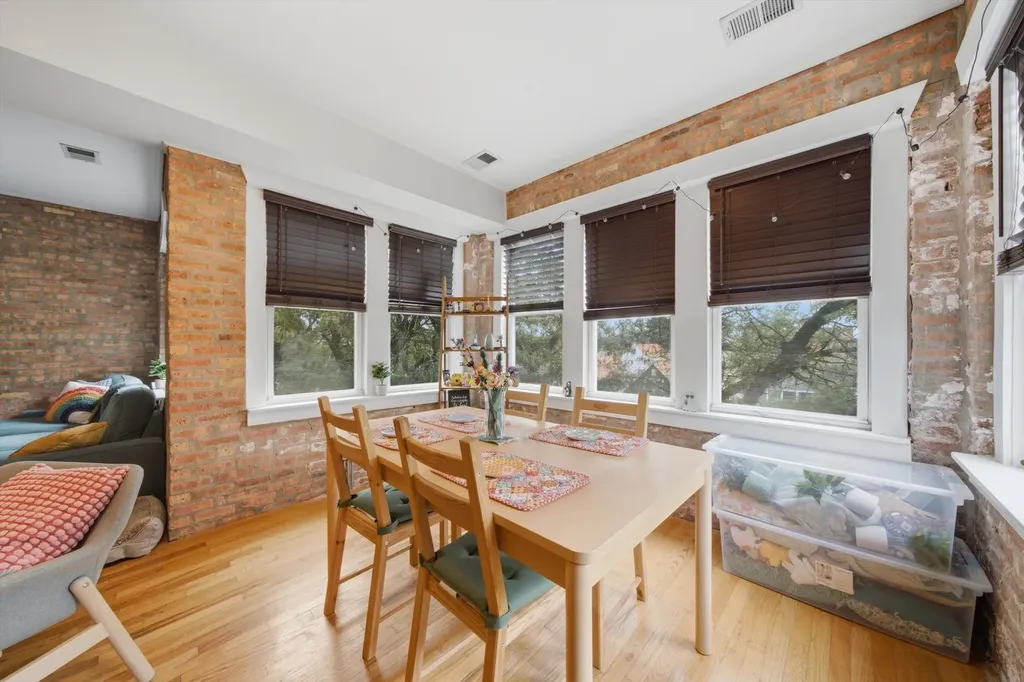 3358 West Hutchinson Street Chicago IL 60618