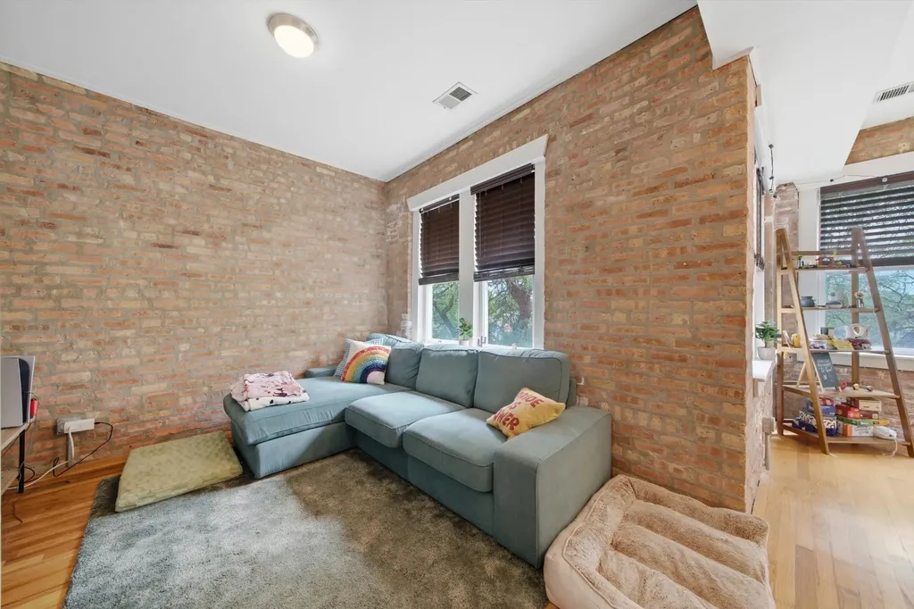 3358 West Hutchinson Street Chicago IL 60618