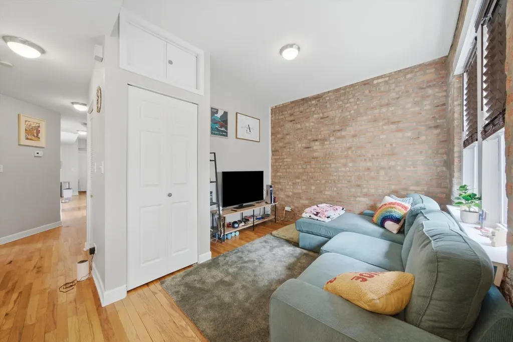 3358 West Hutchinson Street Chicago IL 60618
