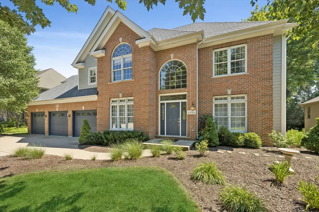 8709 Shade Tree Circle Crystal Lake IL 60014