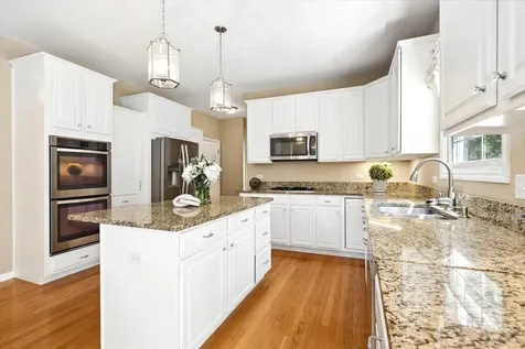 8709 Shade Tree Circle Crystal Lake IL 60014