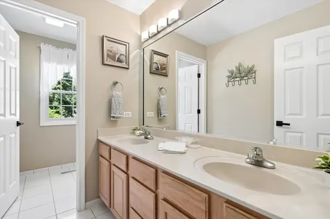 8709 Shade Tree Circle Crystal Lake IL 60014