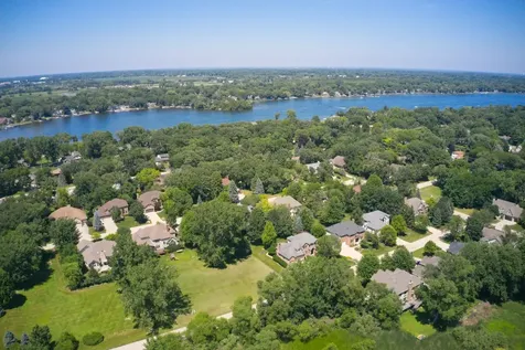 8709 Shade Tree Circle Crystal Lake IL 60014