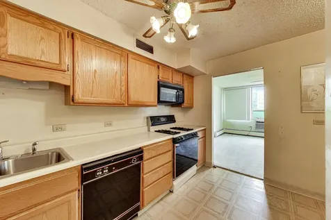 8809 West Golf Road Niles IL 60714