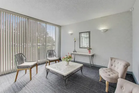8809 West Golf Road Niles IL 60714