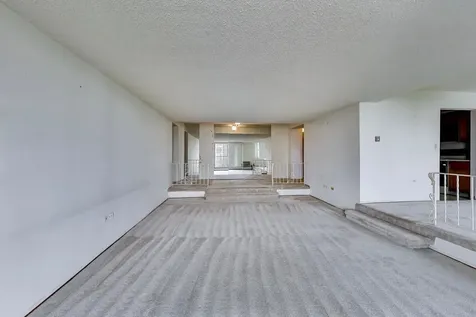 8809 West Golf Road Niles IL 60714